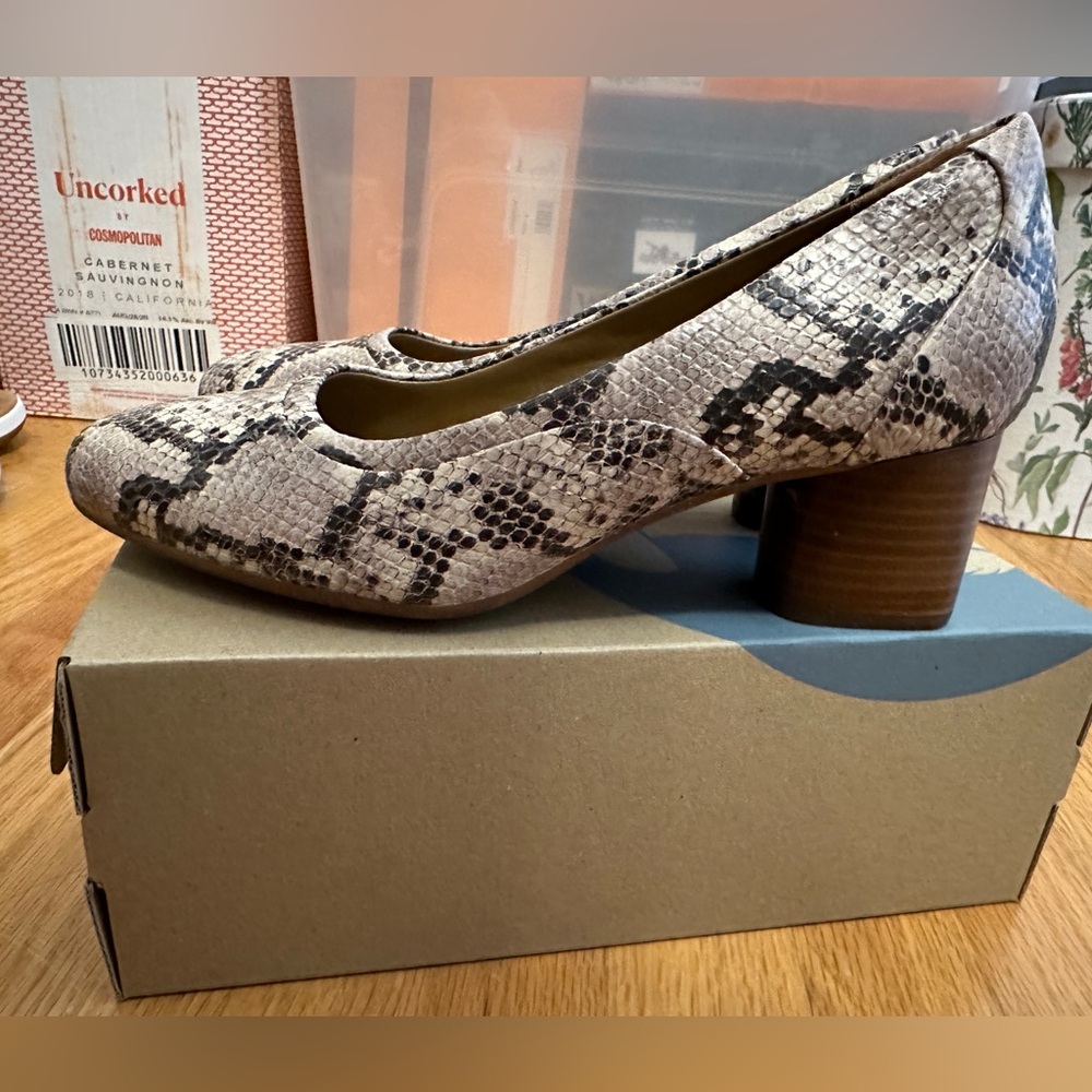 Clarks UN Unstructured Cosmo Step 9 M NEW